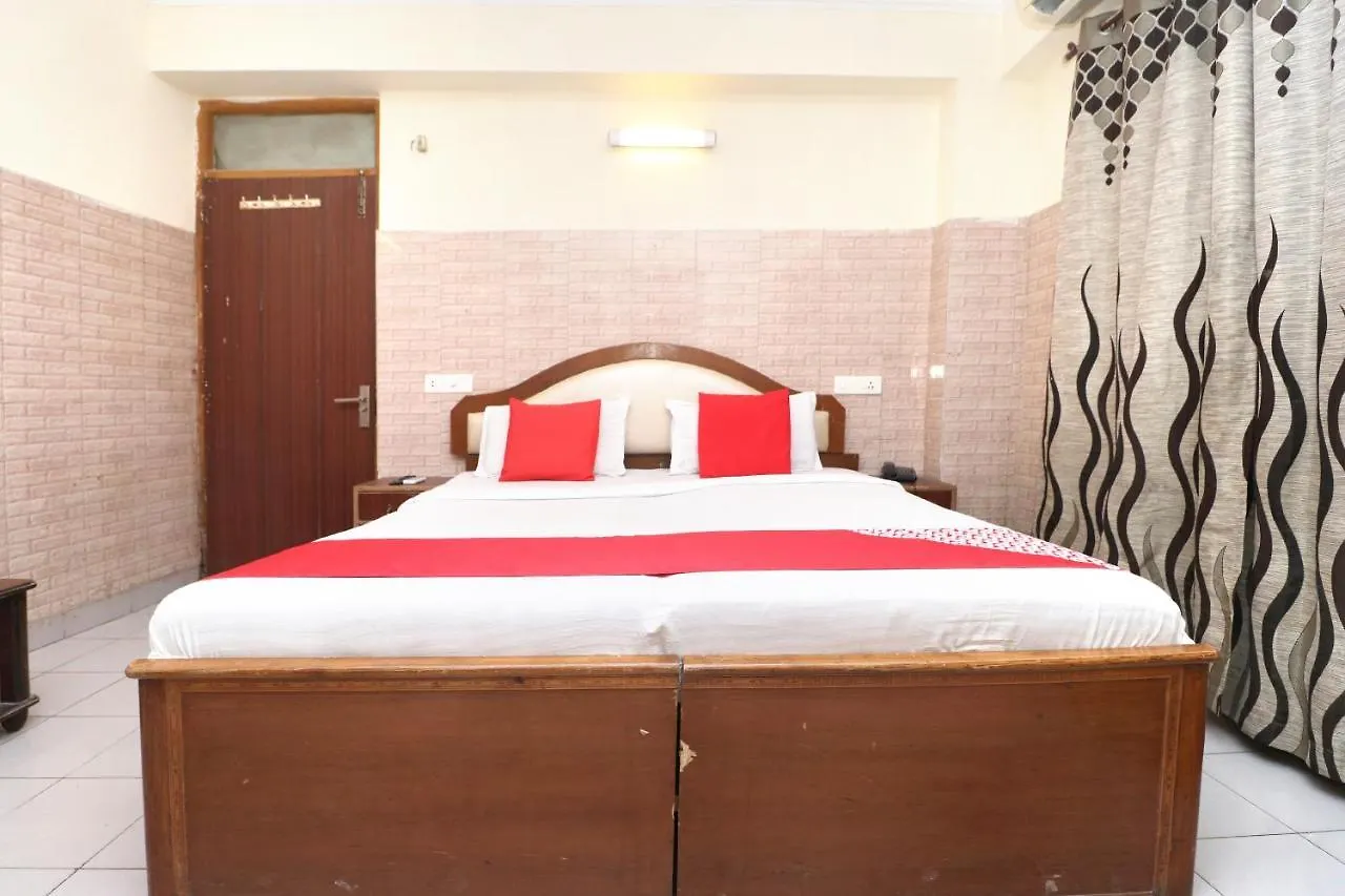 Oyo 38170 Hotel Grand Plaza Chandigarh