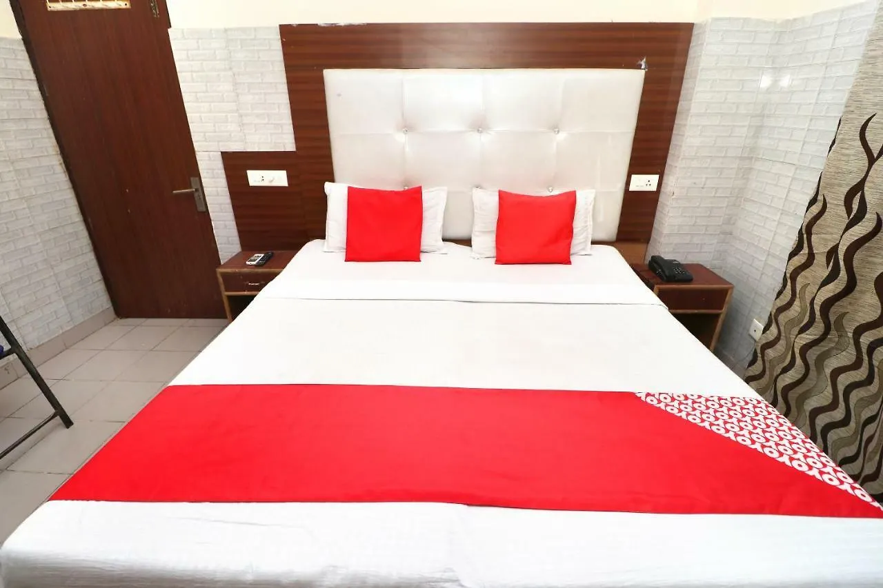 Oyo 38170 Hotel Grand Plaza Chandigarh 3*,
